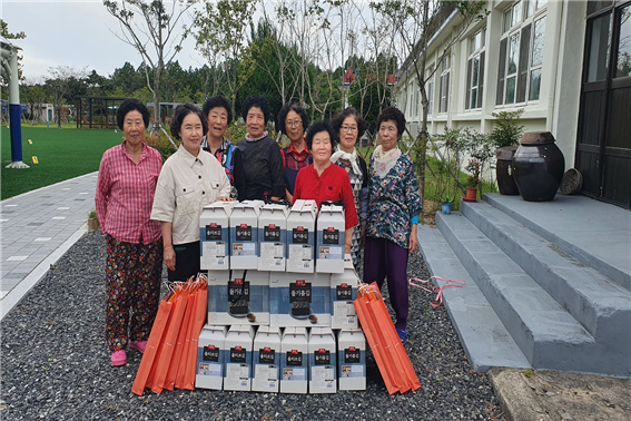 추석명절 선물 및 후원품 전달 사진